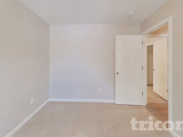 120 Oakbrook Village Rd — Photo 11