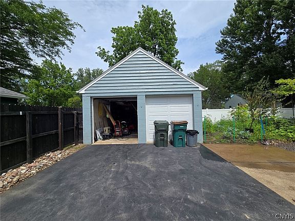 2nd image of 1340 Parkview Dr