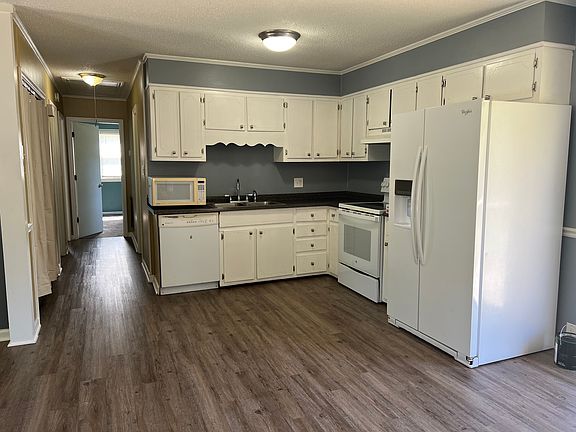 4th image of 905 Essex Dr