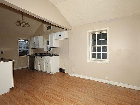 4th image of 330 S 3rd St