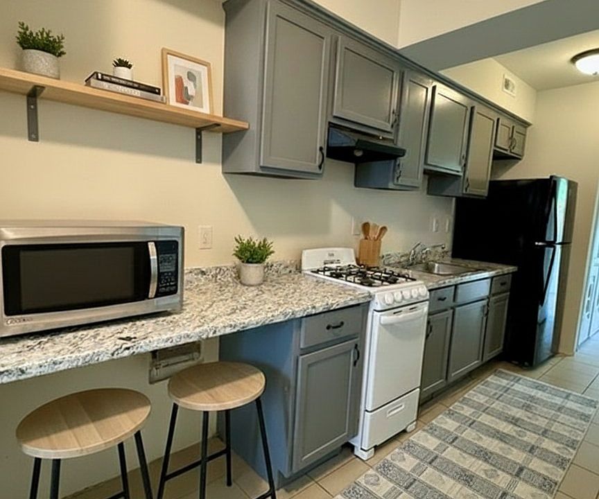 1st image of 207 Adams St NE #4