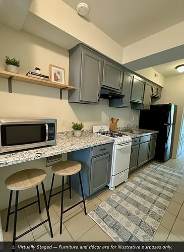 207 Adams St NE #4 Photo 1