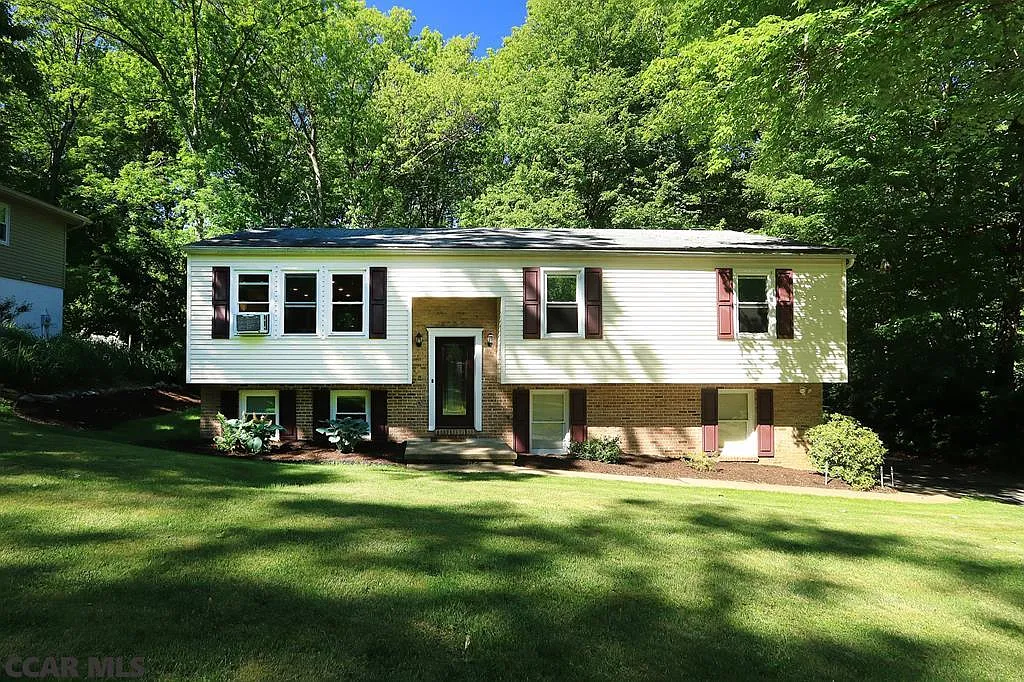 206 Oakley Dr photo 1