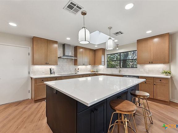 5th image of 101 Mesa Dr