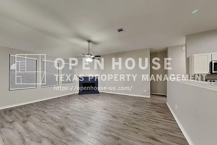 4 bed, 2.0 bath, 2340 sqft, $2,525 — Photo 4