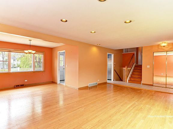 5th image of 1047 Peachtree Ln