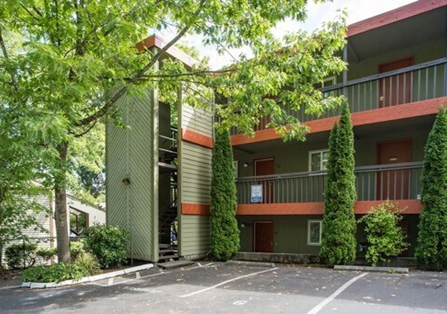 JC0679 - Barbur Place Apartments — Photo 1