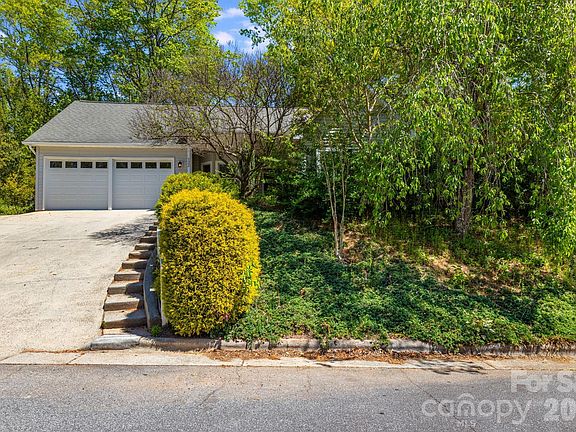 5th image of 132 Fox Cross Dr
