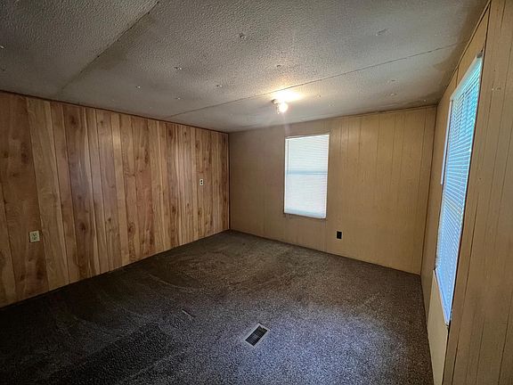 4th image of 4284 Greenwood Dr