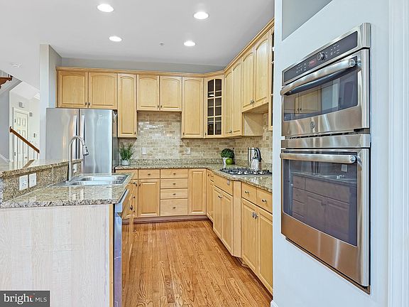 5th image of 1015 Crestfield Dr