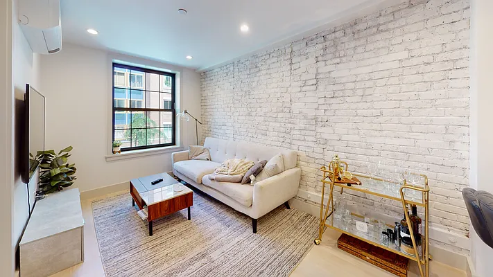 Rented by Bond New York | media 2