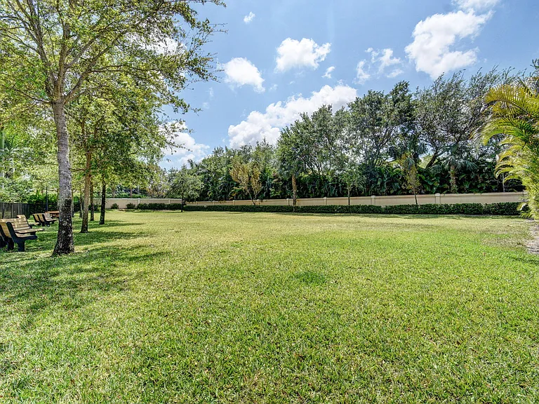 10247 Isle Wynd Ct — Photo 76