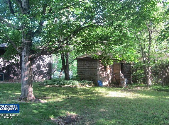 5th image of 422 Joanne Ln