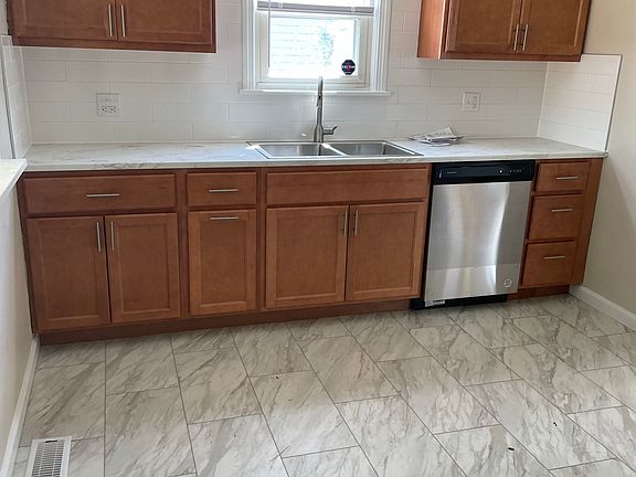 3rd image of 1801 W Ridge Ave