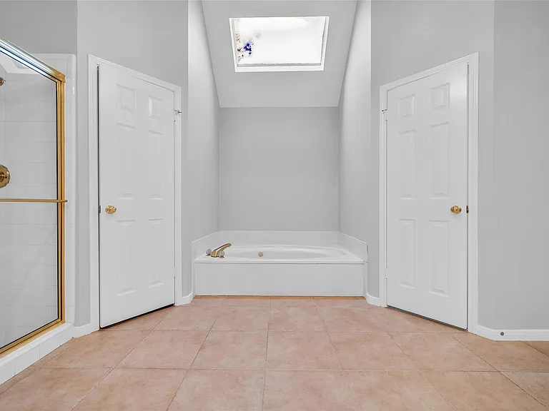 3827 Bratton St — Photo 27