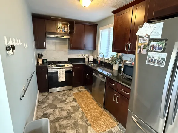 221 Charles St Unit 1, Waltham, MA 02453