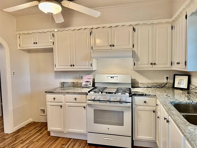 1197 FM 697 — Photo 15