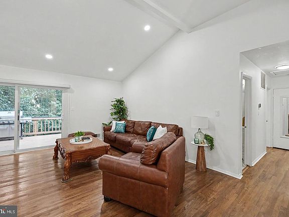 4th image of 4703 Tara Dr