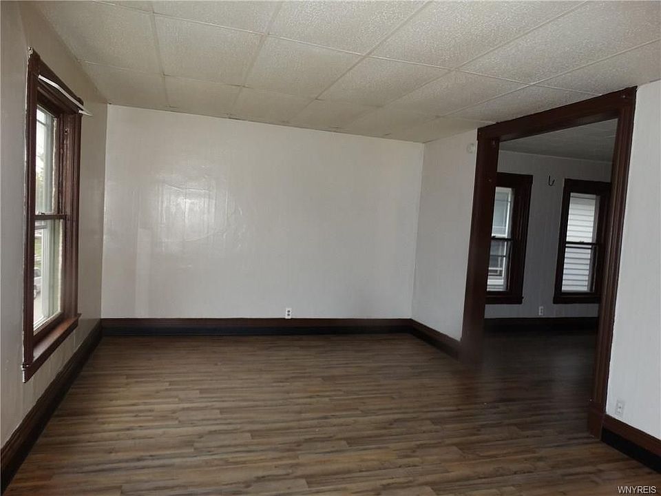 1st image of 30 Hoffman Pl