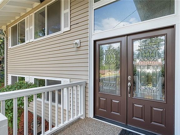shared front entrance to a split foyer
