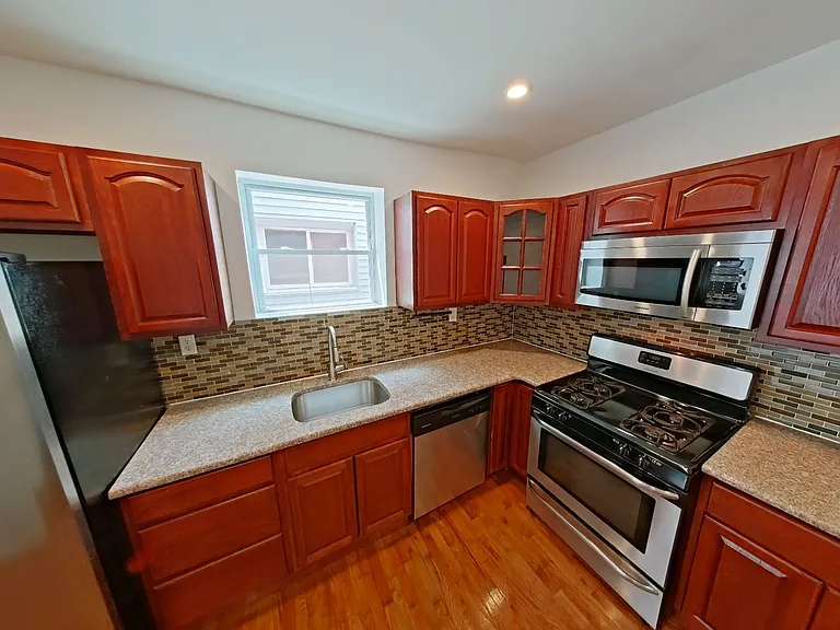 1318 S Reese St — Photo 3
