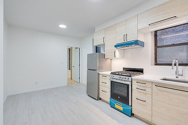 1st image of 17 Catherine St APT 6