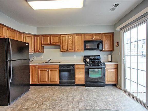 4th image of 154 Brookfield Dr