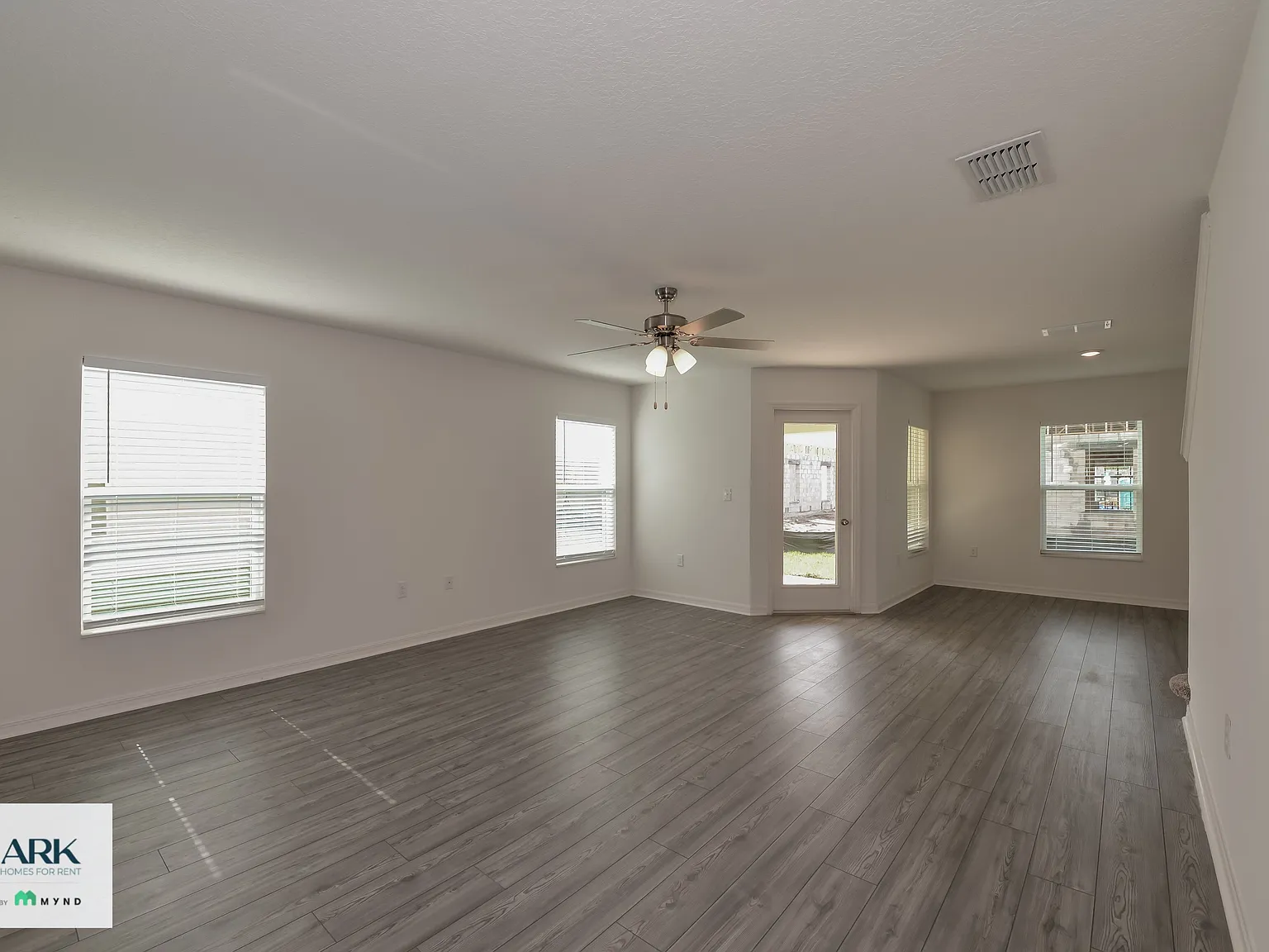 3 bed, 2.5 bath, 1817 sqft, $2,279 — Photo 3