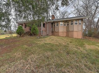 298 Oak Glen Cir, Fall Branch, TN 37656