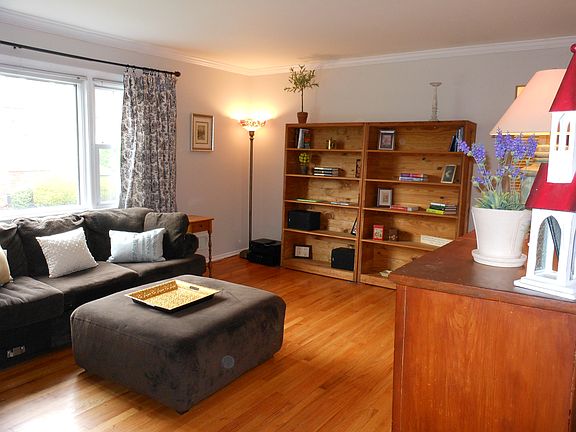 2nd image of 4 Stanford Dr APT 3A