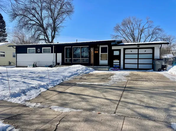 501 Maple Ln, Moorhead, MN 56560