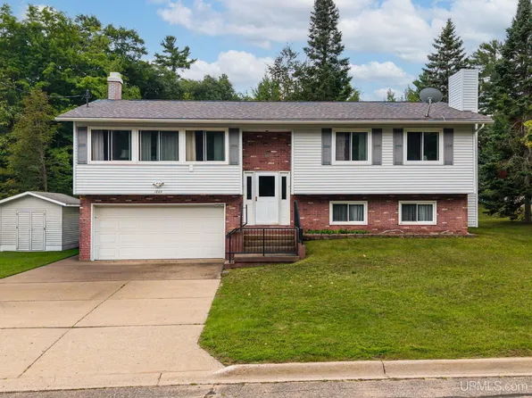 1805 Mildred Ave, Marquette, MI 49855