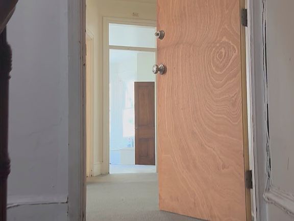 5th image of 627 W Main St APT 2