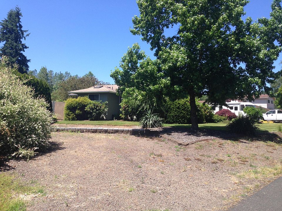 2nd image of 104 Sandwood Dr