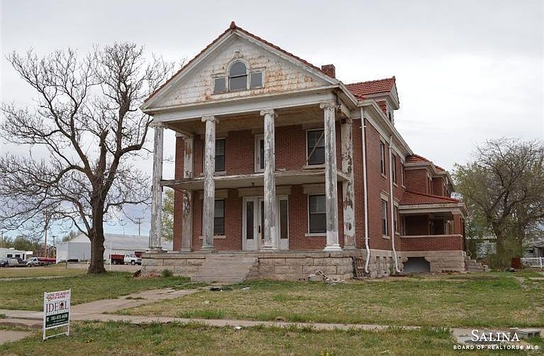 200 Court Ave, Ellsworth, KS 67439 Zillow