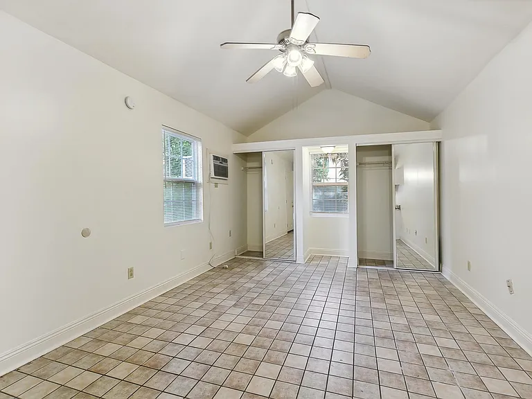 319 S Lopez St #H — Photo 2
