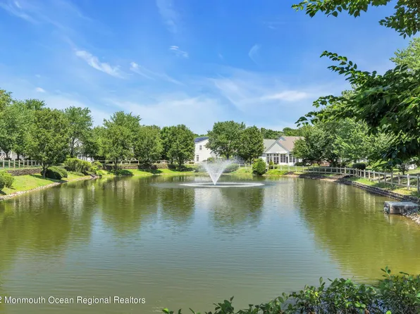 18 Golden Seasons Drive, Lakewood, NJ 08701
