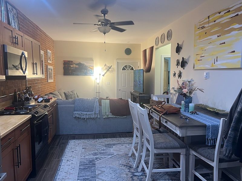 2nd image of 138 W Lockhart St #2