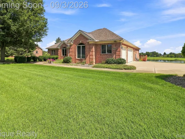 9217 Mirage Lake Dr, Milan, MI 48160