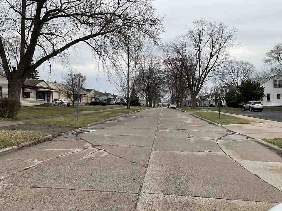 2nd image of 12896 Berwyn Ave