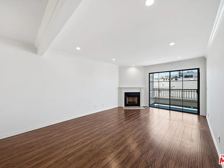 909 N Croft Ave #305 — Photo 8