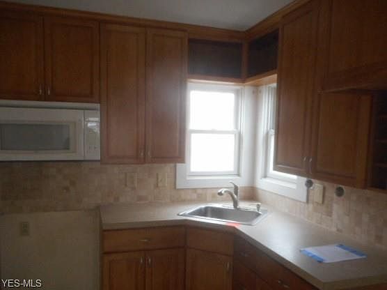 4th image of 14308 Montrose Ave