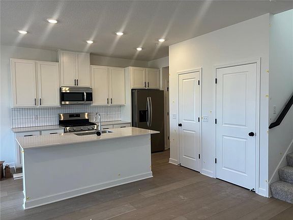 2nd image of 1075 Anmeadle Row