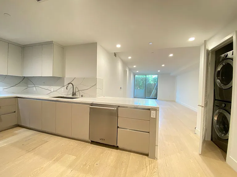 Reeves Place LA — Photo 52