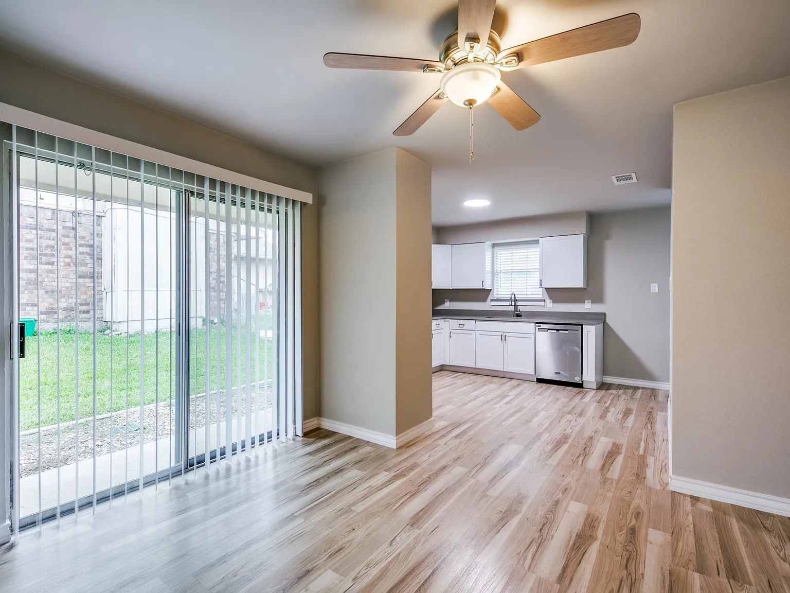 2 bed, 1.5 bath, 1045 sqft, $1,700 — Photo 4