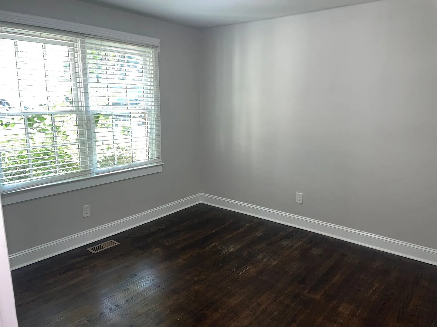 Cozy Two Bedroom Quadplex in Wilmore — Photo 4