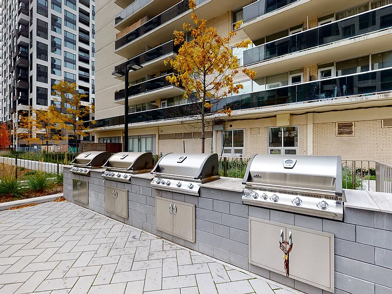 40 High Park Ave — Photo 23