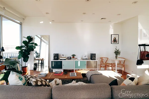 Rented by City Connections Realty | media 20