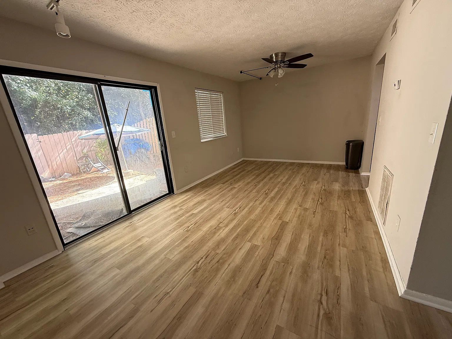 2 bed, 1200 sqft, $1,900 — Photo 3