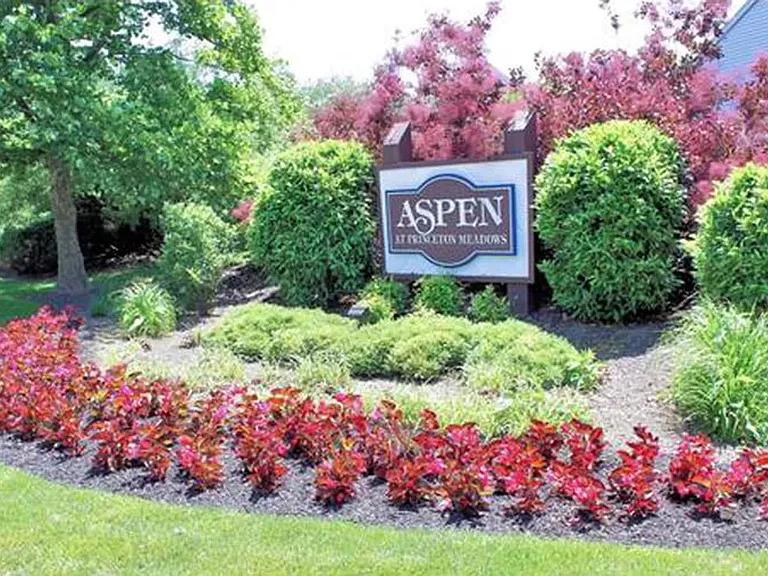 2113 Aspen Dr — Photo 9